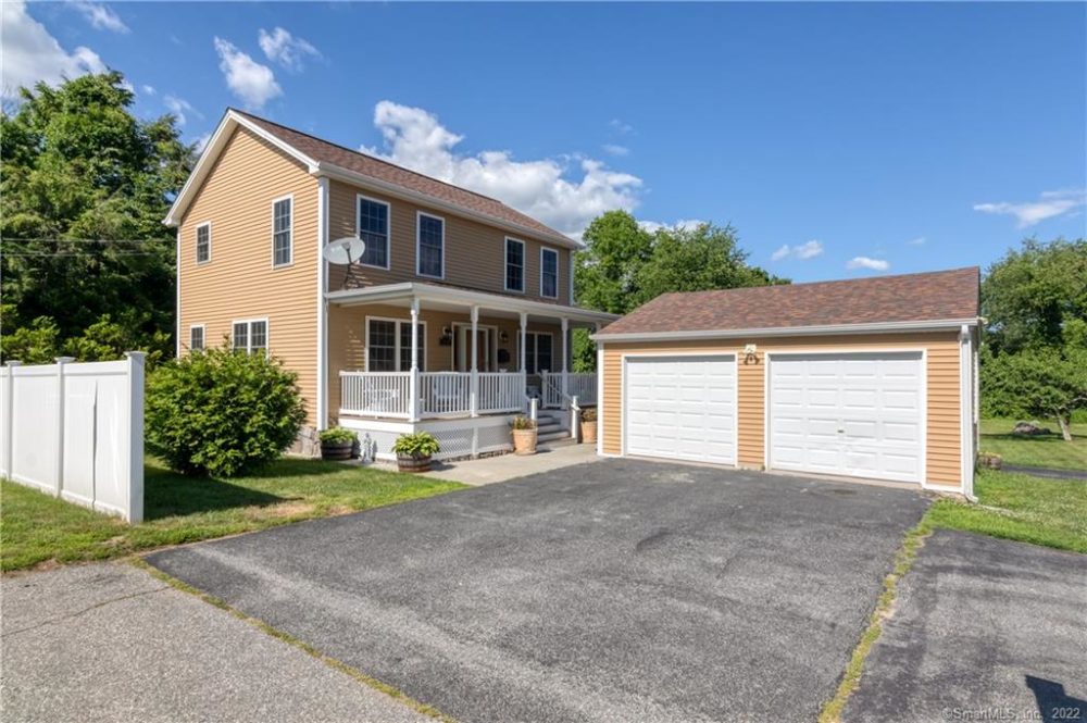 109 Clark Lane Waterford Connecticut 06385 RE/MAX on the Bay